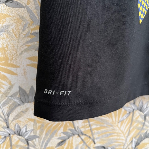 Women’s Nike Black Workout Dri-Fit Tank Top With Built-in Bra Size Large - Picture 4 of 10